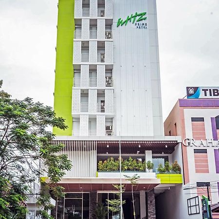 Whiz Prime Hotel Sudirman Makassar Exterior foto